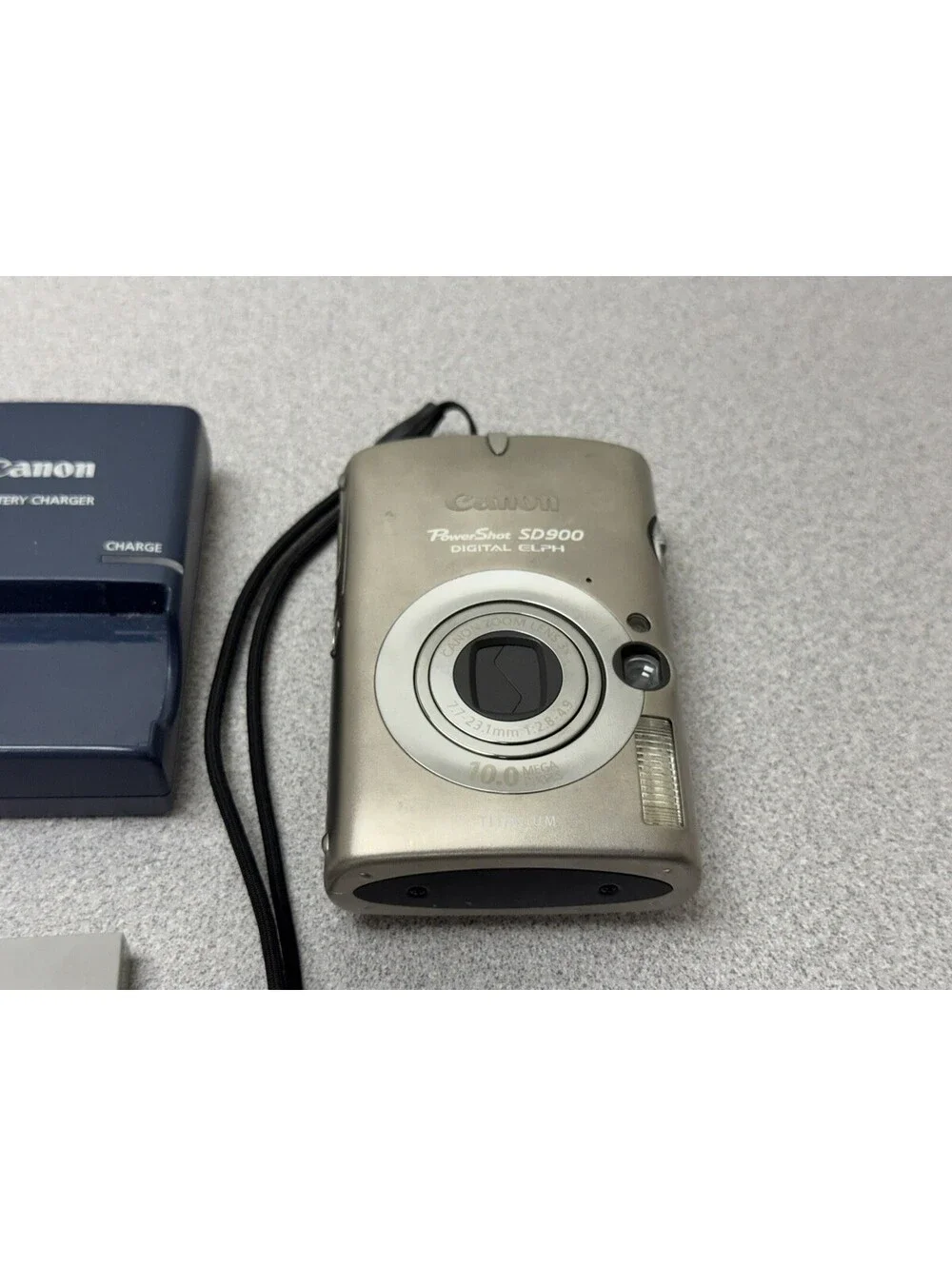 Canon PowerShot Digital ELPH SD900 10MP Camera + Charger/Battery -Tested Works